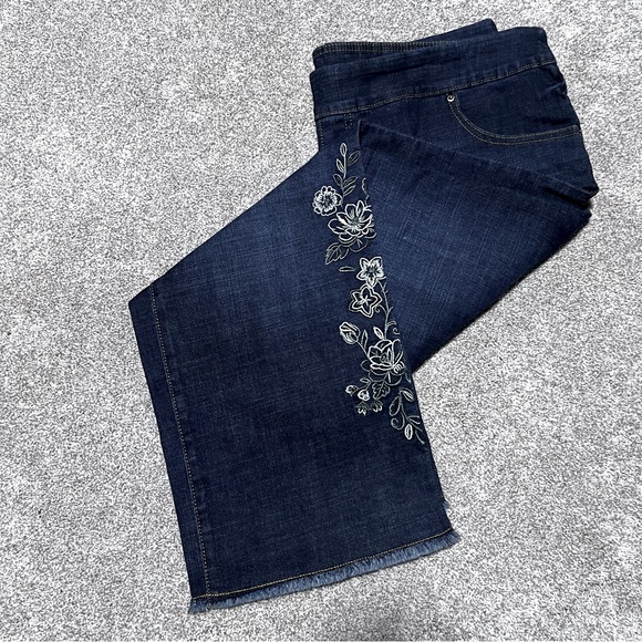 The Pioneer Woman Jeans The Pioneer Woman Embroidered Wide Leg Jeans Size Xl Poshmark